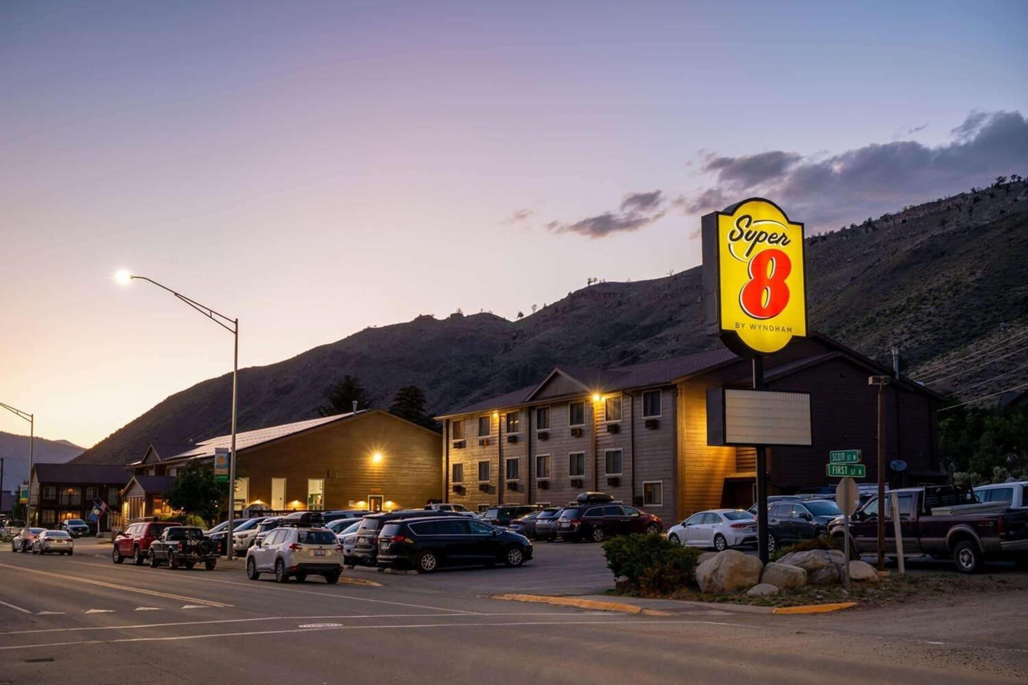 Super 8 By Wyndham Gardiner/Yellowstone Park Area Zewnętrze zdjęcie