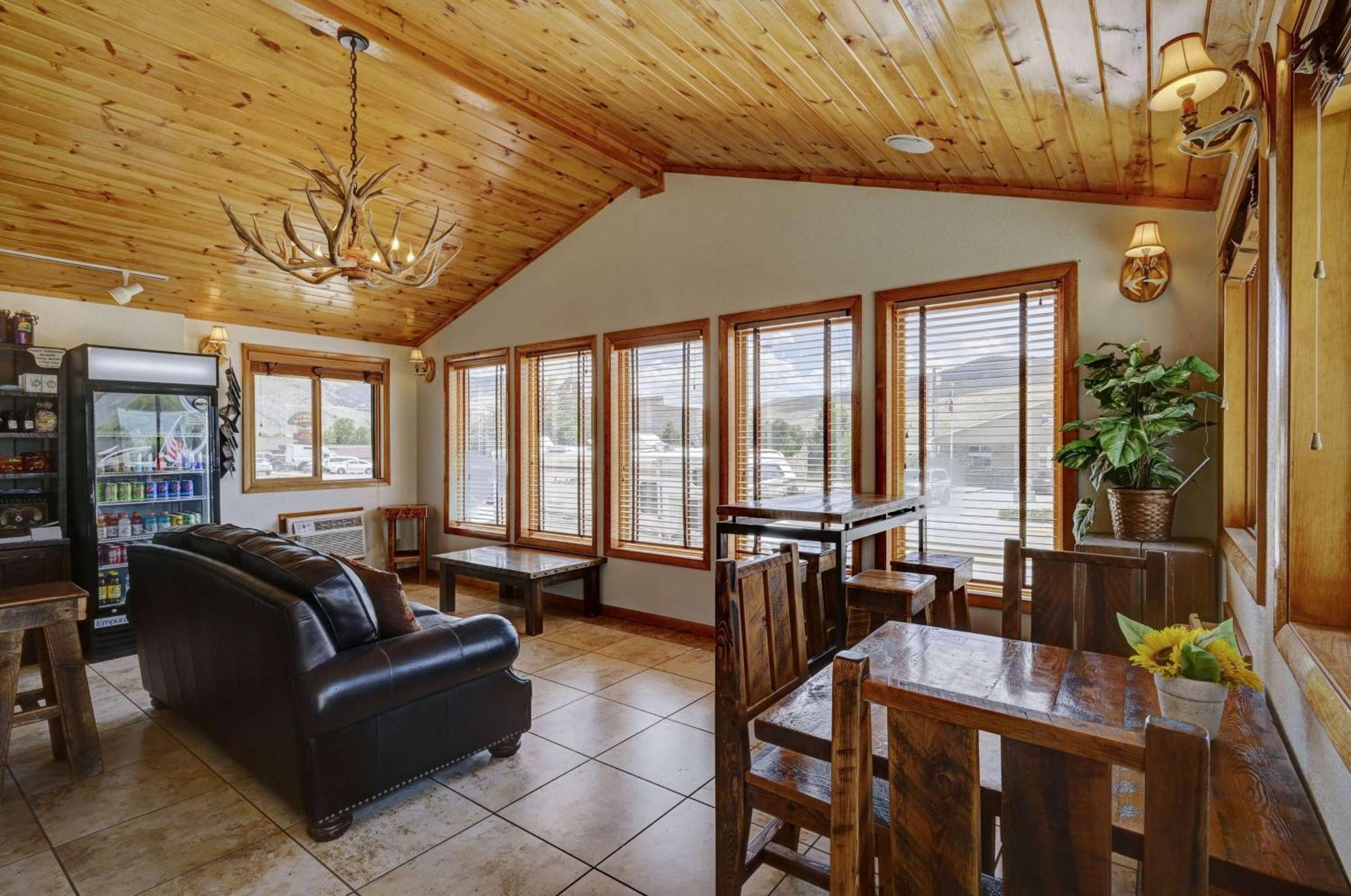 Super 8 By Wyndham Gardiner/Yellowstone Park Area Zewnętrze zdjęcie