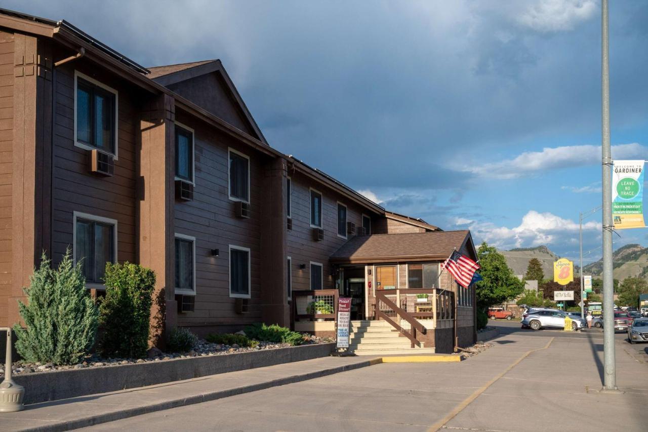 Super 8 By Wyndham Gardiner/Yellowstone Park Area Zewnętrze zdjęcie